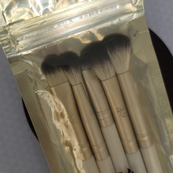BEAU GÂCHIS NO. 7 COLLECTION - 5 Piece Brush Set - Picture 3 of 5
